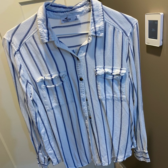 White and blue hollister flannel - Picture 2 of 4